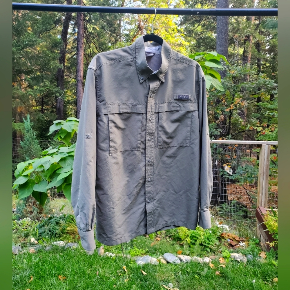 Eddie Bauer Sage Green Button Down Shirt M